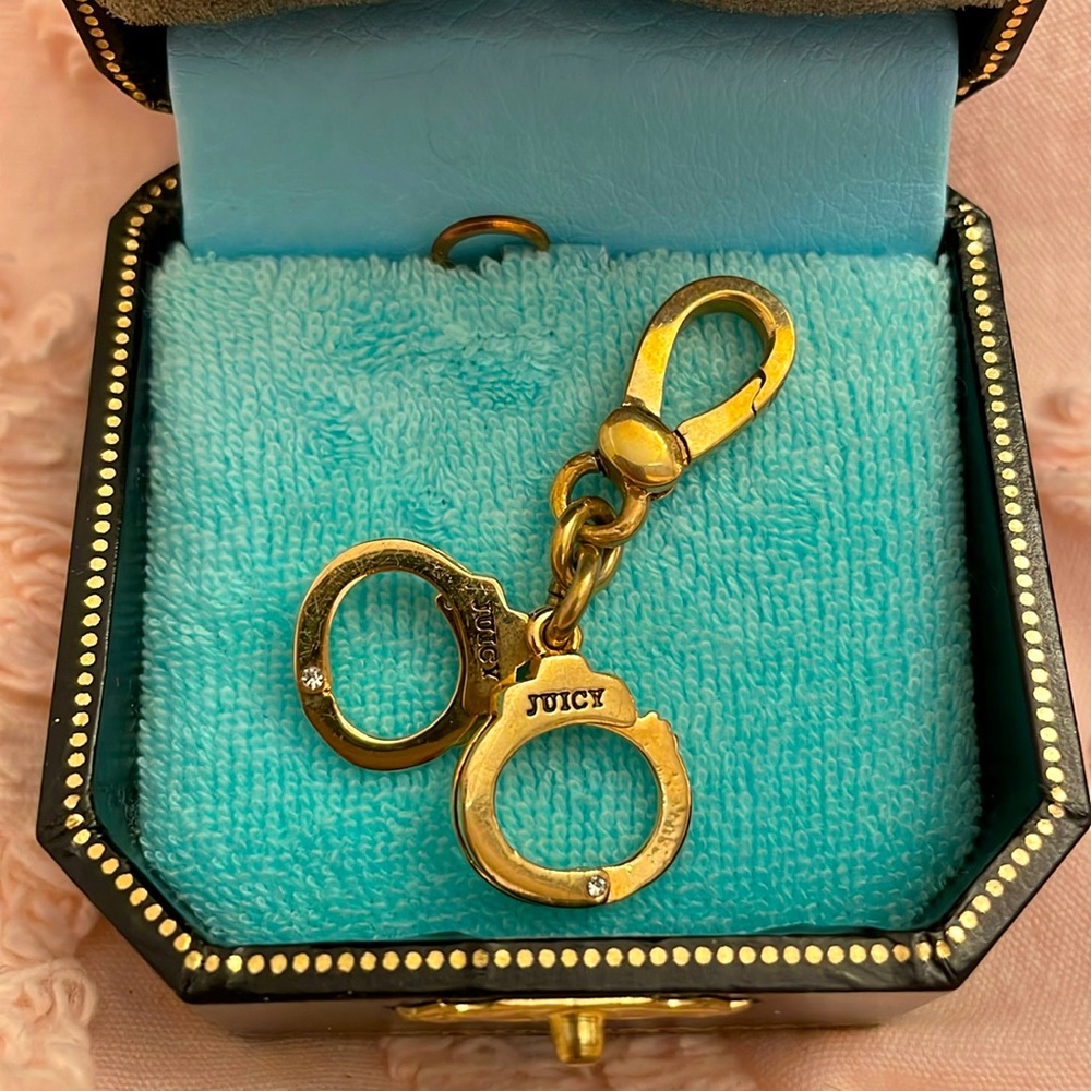 RARE Juicy Couture handcuff charm YJRU0661 tagged box
